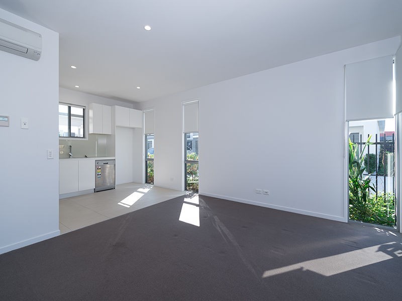 16/2 Emily Way, Varsity Lakes QLD 4227