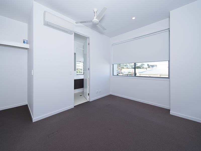 16/2 Emily Way, Varsity Lakes QLD 4227