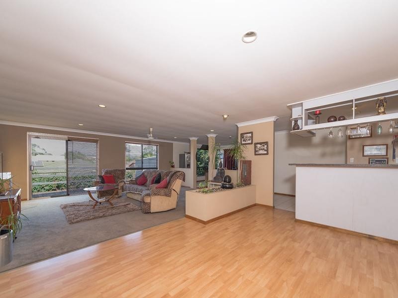 77 Highfield Dve, Merrimac QLD 4226