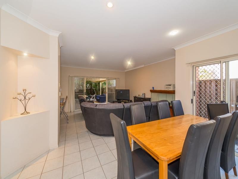 5 Grenada Court, Varsity Lakes QLD 4227