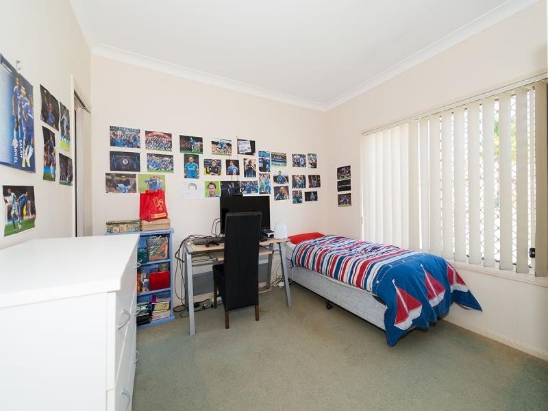 5 Grenada Court, Varsity Lakes QLD 4227