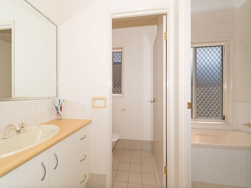 5 Grenada Court, Varsity Lakes QLD 4227