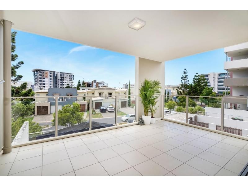 8/15 Laver Drive, Robina QLD 4226