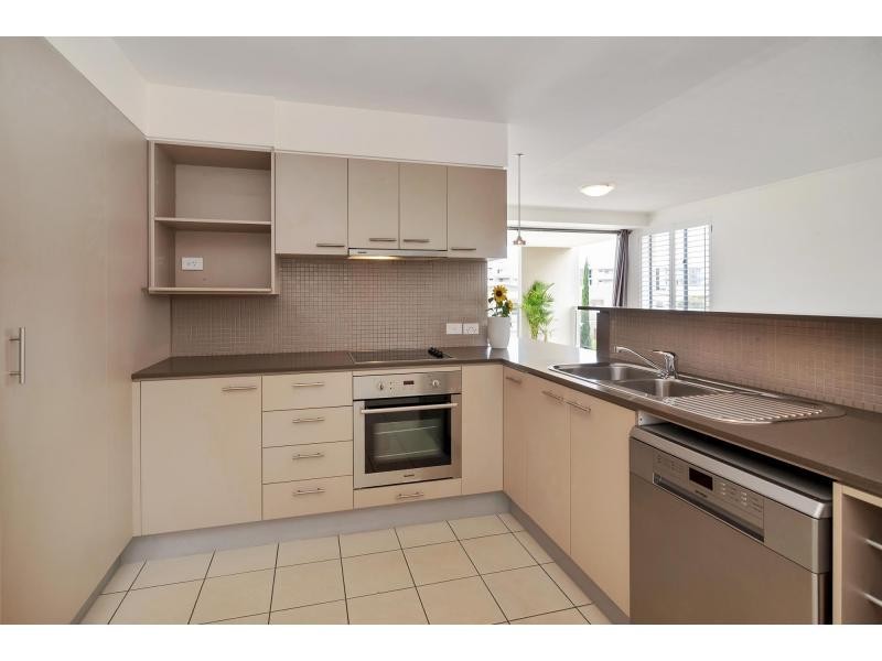 8/15 Laver Drive, Robina QLD 4226
