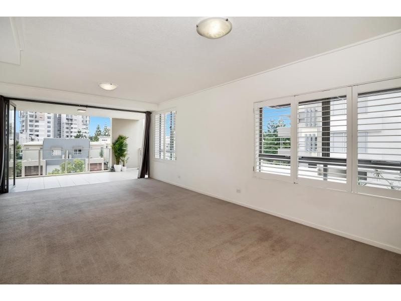 8/15 Laver Drive, Robina QLD 4226