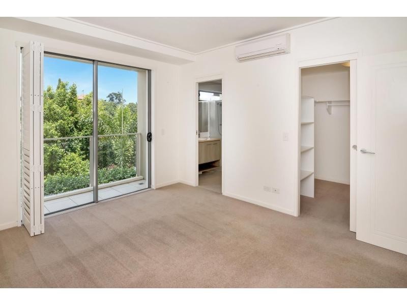 8/15 Laver Drive, Robina QLD 4226