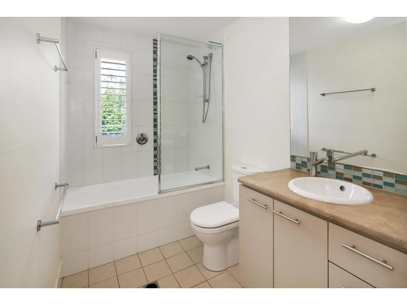8/15 Laver Drive, Robina QLD 4226
