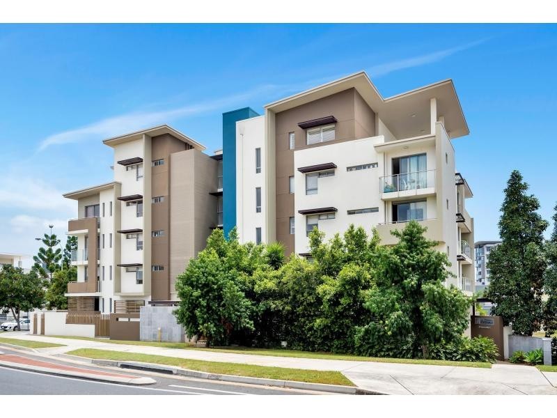 8/15 Laver Drive, Robina QLD 4226