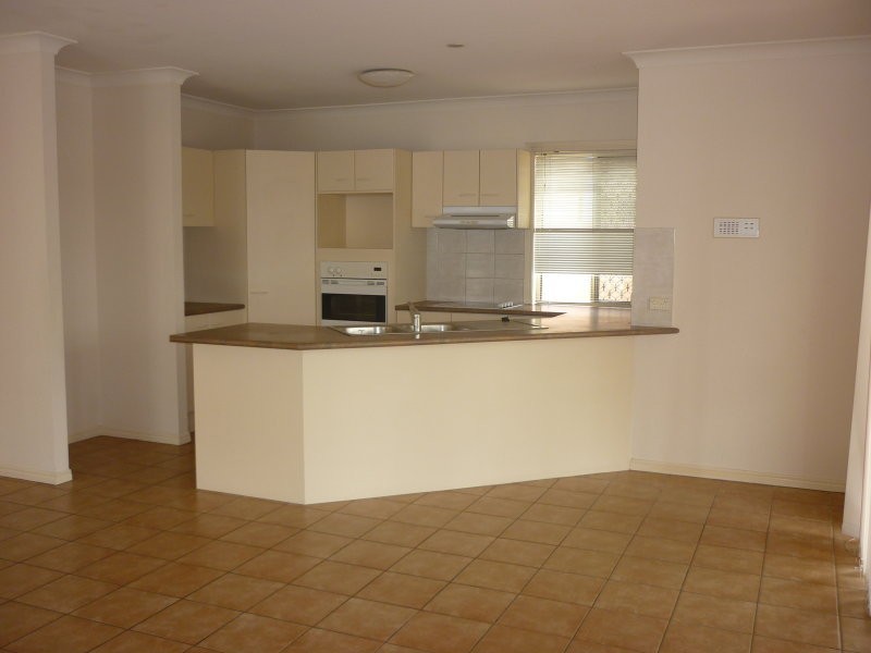 39 Notre Dame Court, Varsity Lakes QLD 4227