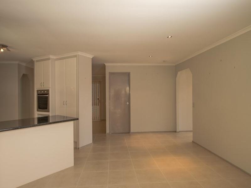 4 Bellbrook Close, Robina QLD 4226