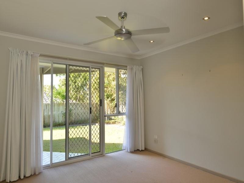 4 Bellbrook Close, Robina QLD 4226