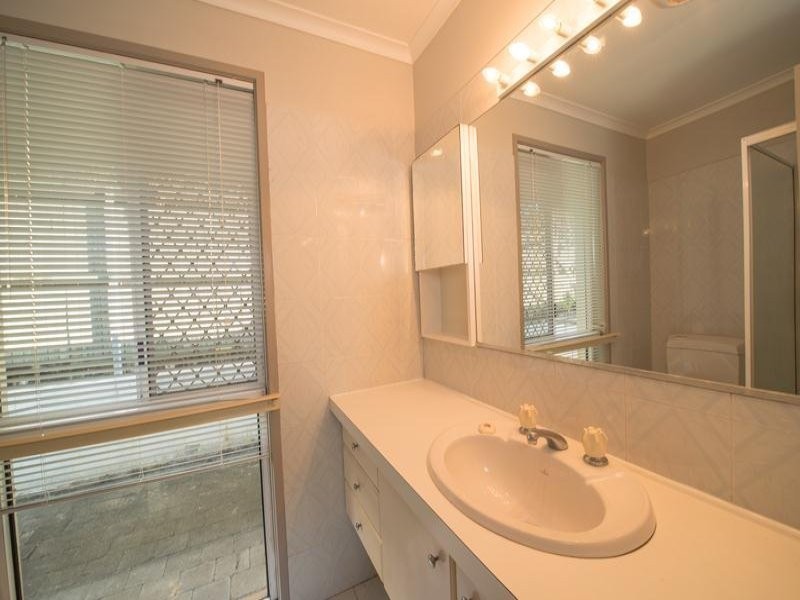 4 Bellbrook Close, Robina QLD 4226