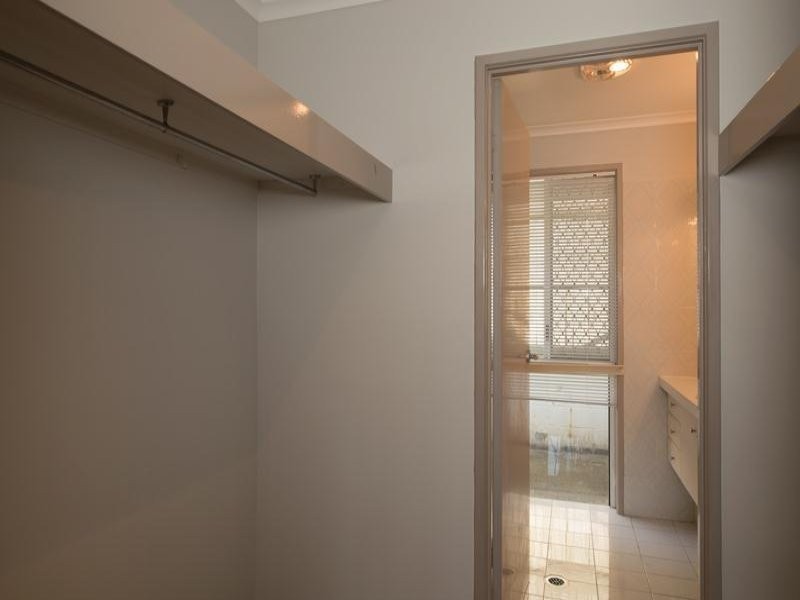 4 Bellbrook Close, Robina QLD 4226