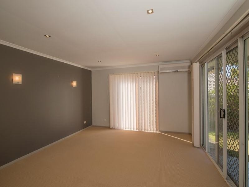 4 Bellbrook Close, Robina QLD 4226