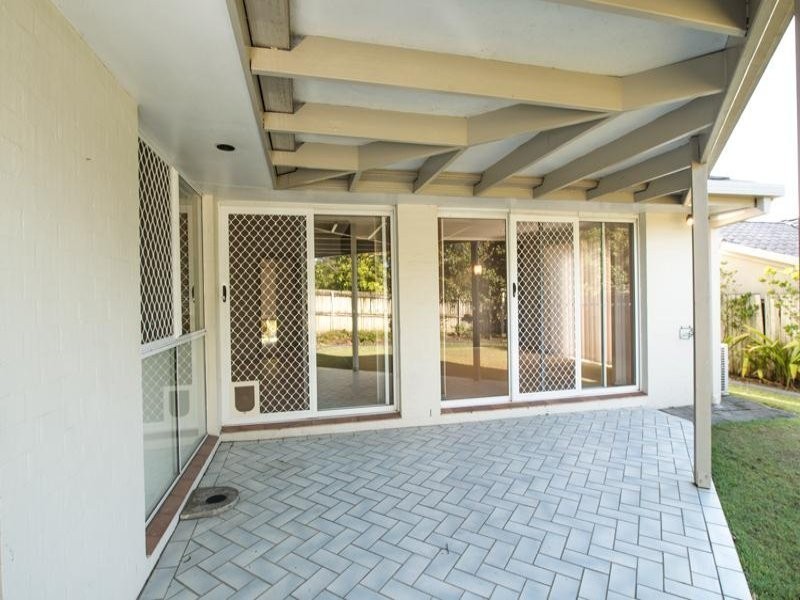 4 Bellbrook Close, Robina QLD 4226