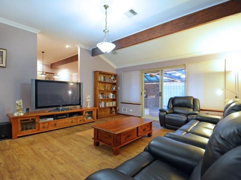 8 Baroola Place, Ocean Reef WA 6027