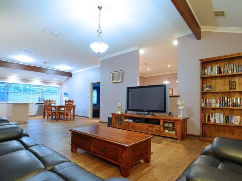 8 Baroola Place, Ocean Reef WA 6027