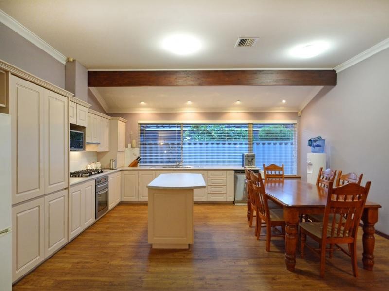 8 Baroola Place, Ocean Reef WA 6027