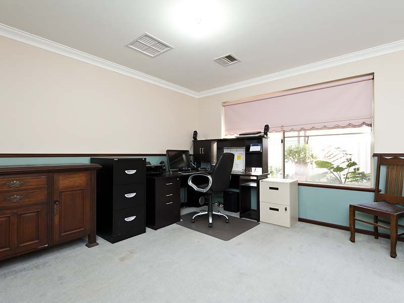 8 Baroola Place, Ocean Reef WA 6027