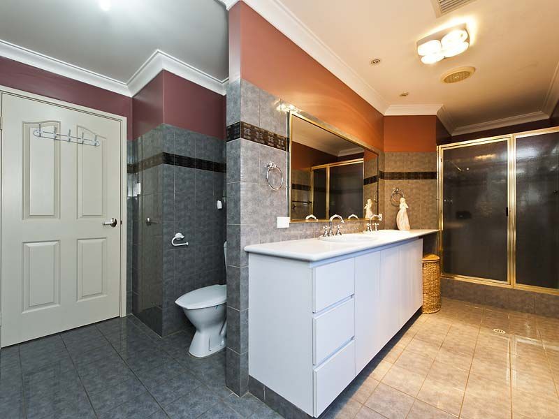 8 Baroola Place, Ocean Reef WA 6027