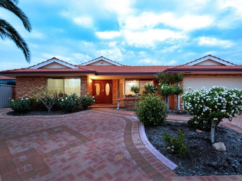 8 Baroola Place, Ocean Reef WA 6027