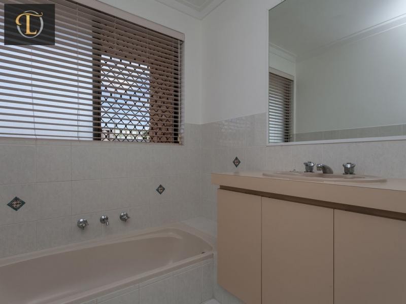 47 Comstock Way, Woodvale WA 6026