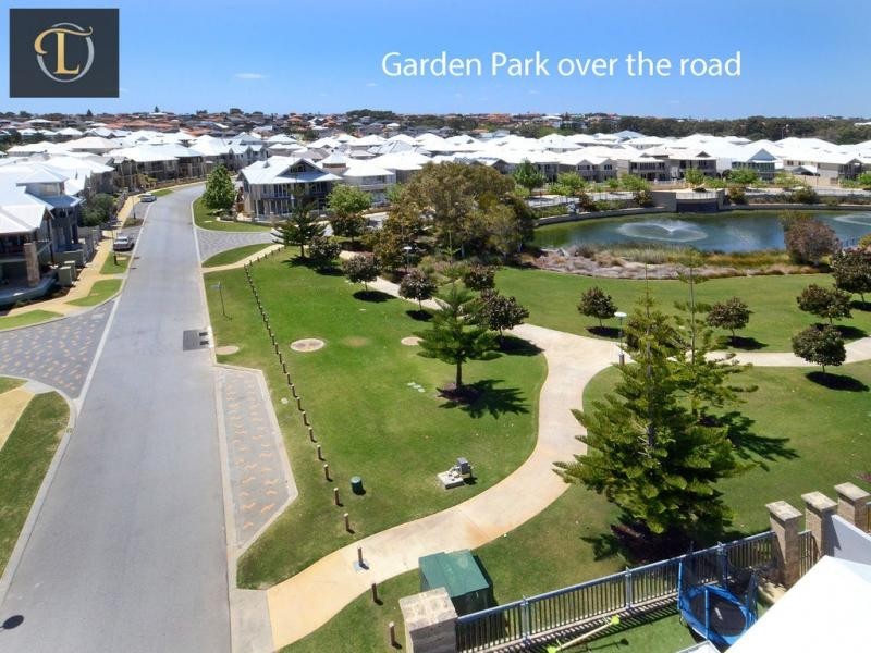 52 Maldives Drive, Hillarys WA 6025