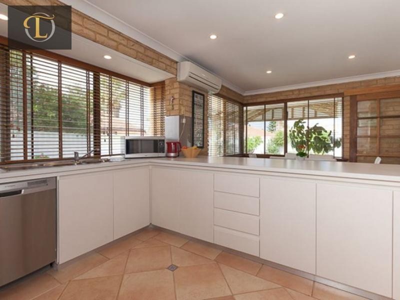 50 Castlecrag Drive, Kallaroo WA 6025