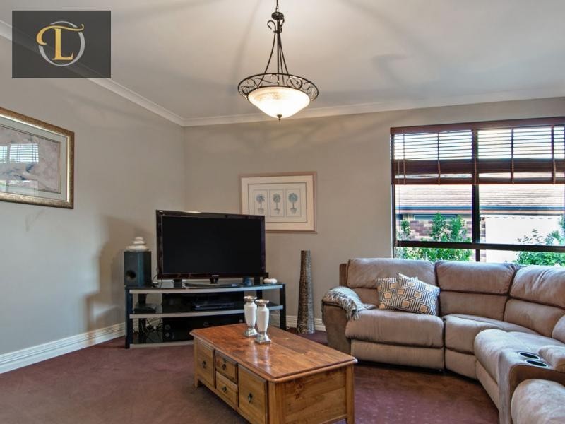 50 Castlecrag Drive, Kallaroo WA 6025