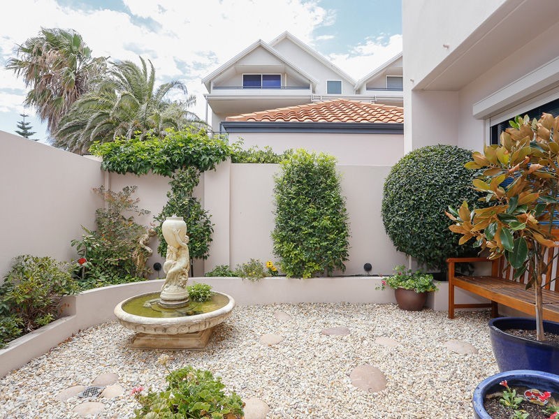 23 Rosslare Promenade, Mindarie WA 6030
