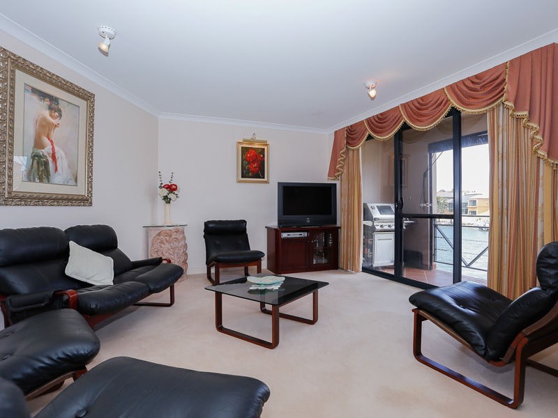 23 Rosslare Promenade, Mindarie WA 6030