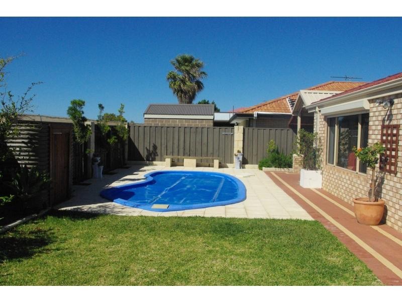 10 Mal Bay Court, Mindarie WA 6030