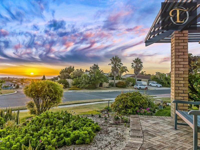 34 Tiller Road, Ocean Reef WA 6027