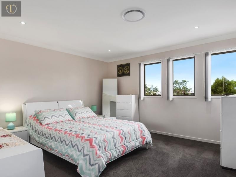 1/2 Compass Drive, Biggera Waters QLD 4216