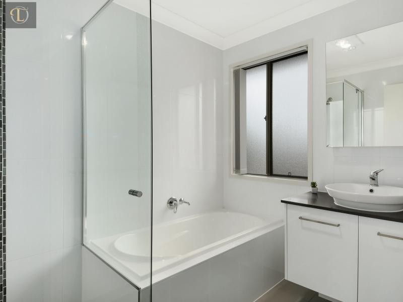 1/2 Compass Drive, Biggera Waters QLD 4216