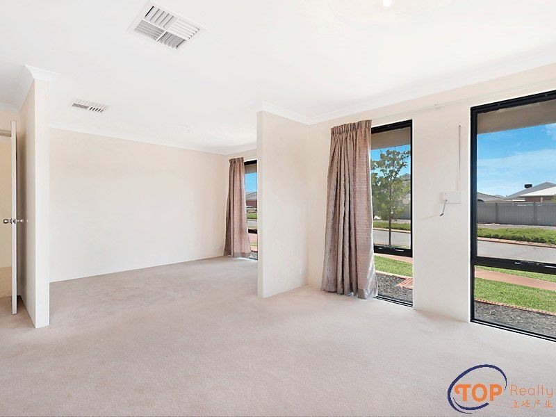 2 Edgar Link, Piara Waters WA 6112