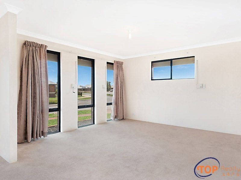 2 Edgar Link, Piara Waters WA 6112