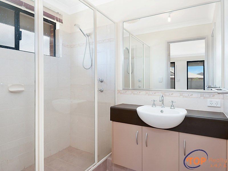 2 Edgar Link, Piara Waters WA 6112