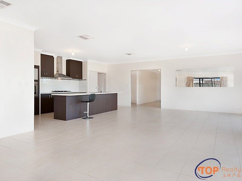 2 Edgar Link, Piara Waters WA 6112