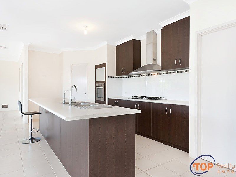 2 Edgar Link, Piara Waters WA 6112