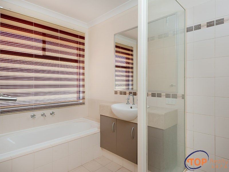 2 Edgar Link, Piara Waters WA 6112
