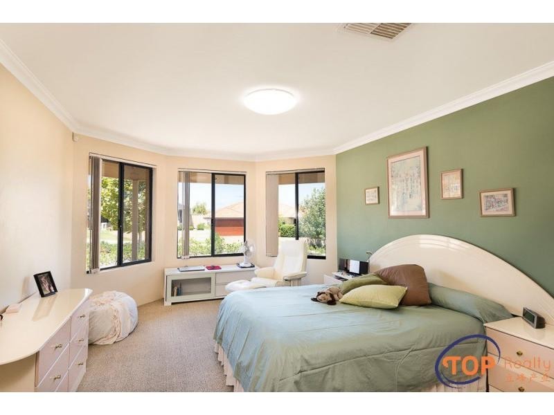 14 Lakefront Avenue, Beeliar WA 6164