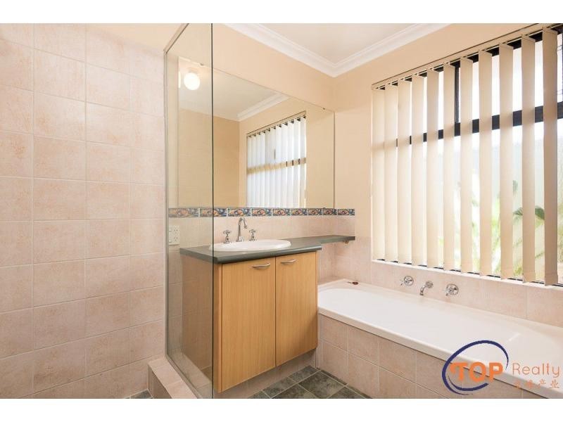 14 Lakefront Avenue, Beeliar WA 6164