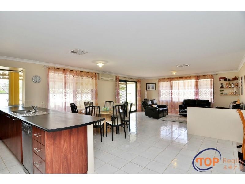 70 Shannon Ramble, Gosnells WA 6110