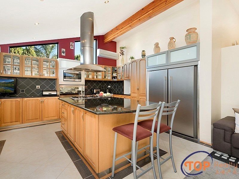 16 The Escarpment, Willetton WA 6155