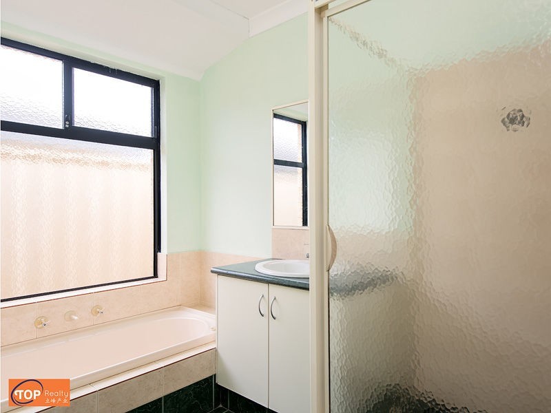 11 Contorta Road, Canning Vale WA 6155