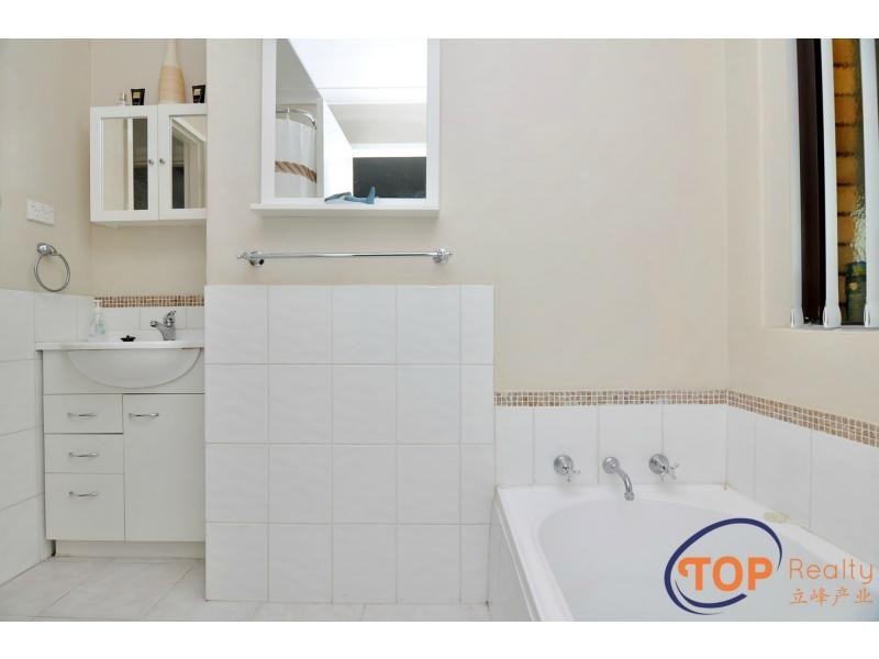 11 Meadowbrook Drive, Parkwood WA 6147