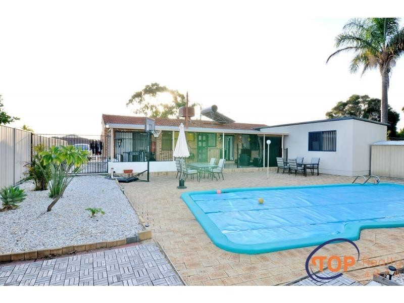 11 Meadowbrook Drive, Parkwood WA 6147