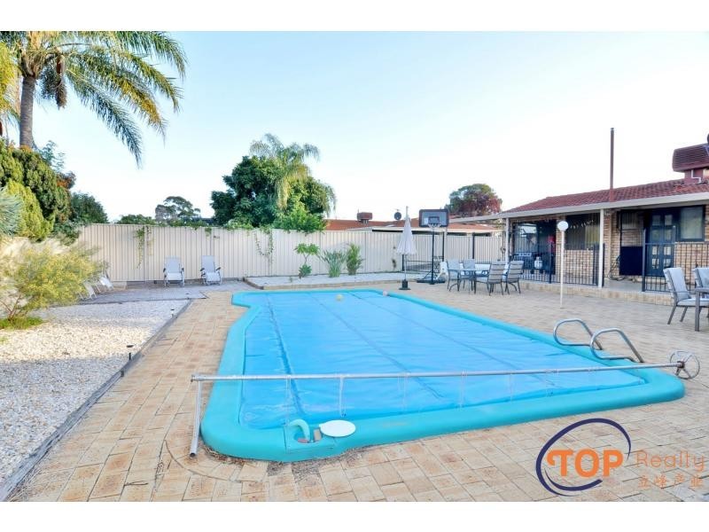 11 Meadowbrook Drive, Parkwood WA 6147