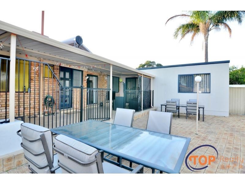 11 Meadowbrook Drive, Parkwood WA 6147